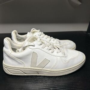 Veja V-10 Women’s Size 8 White Leather Shoes Sneakers